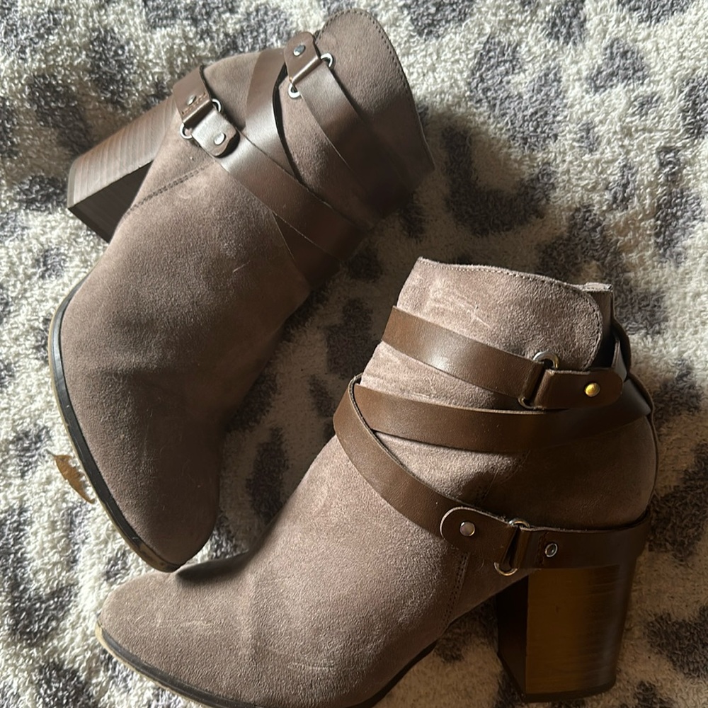 MATERIAL GIRL ANKLE BOTS SIZE 9